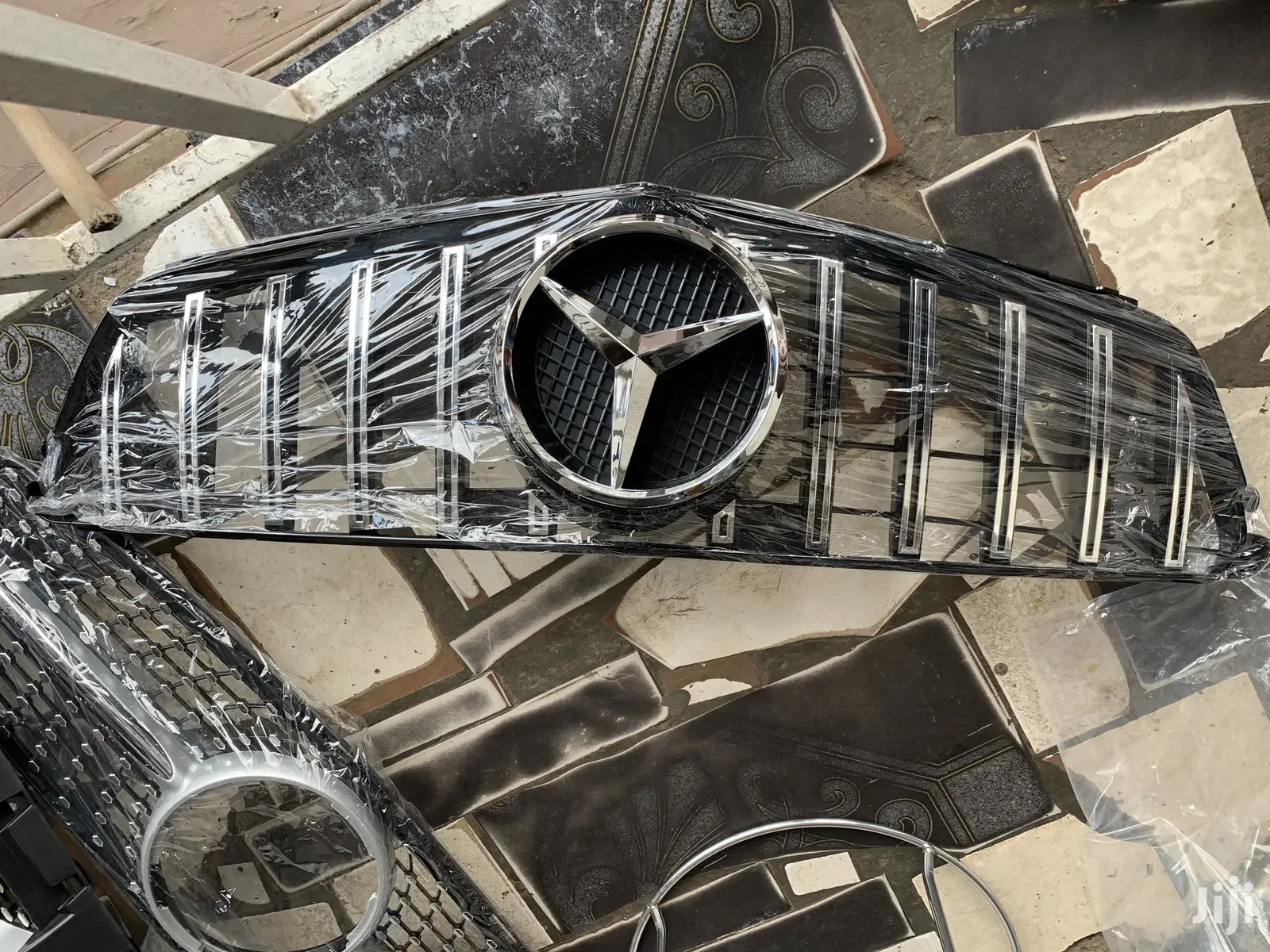 Mercedes Benz C250 C300 Grill/Shells 2011-2014