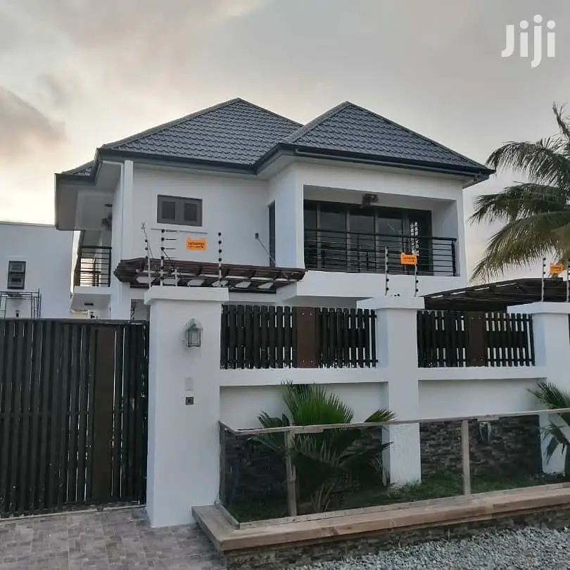 4bdrm Duplex in Tesano for sale