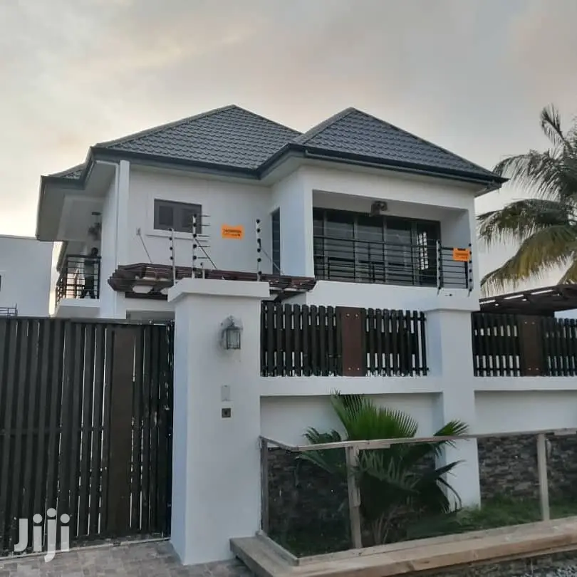 4bdrm Duplex in Tesano for sale