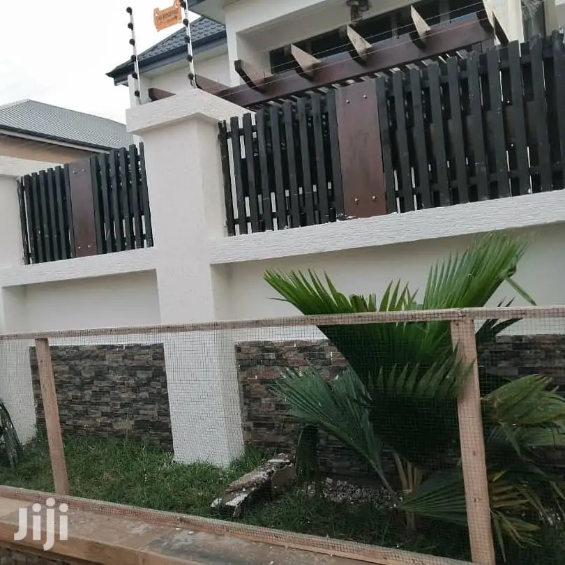 4bdrm Duplex in Tesano for sale