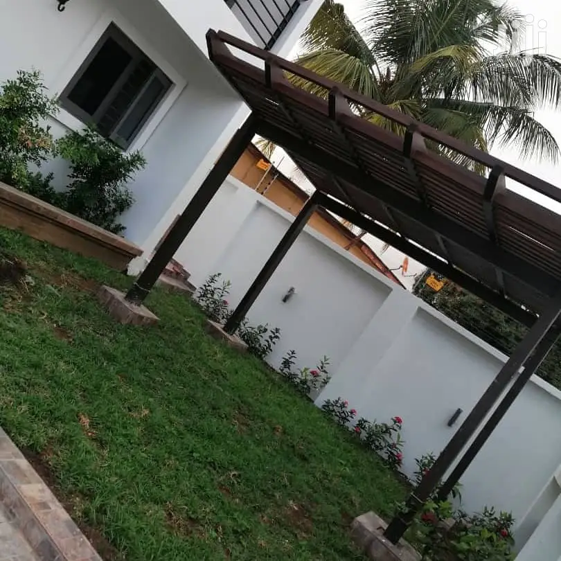 4bdrm Duplex in Tesano for sale