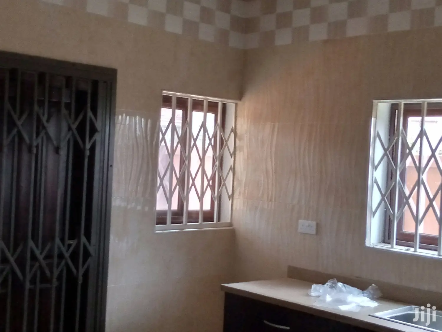 4bdrm Duplex in Tema Metropolitan for rent