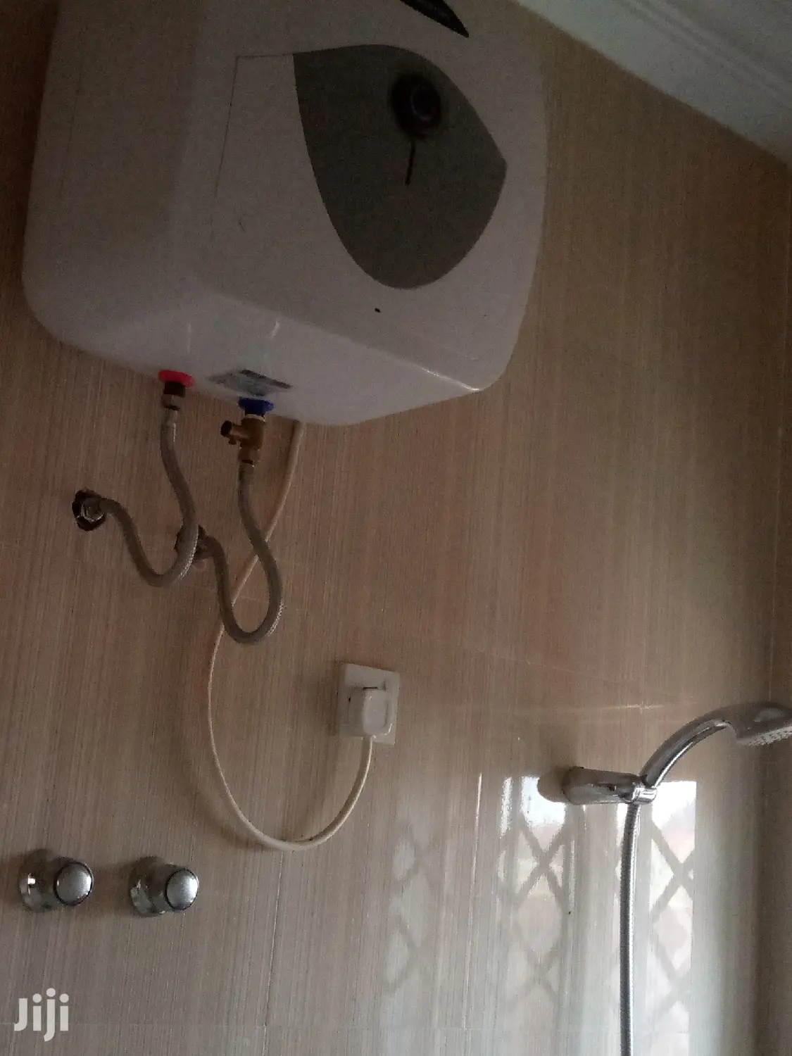 4bdrm Duplex in Tema Metropolitan for rent