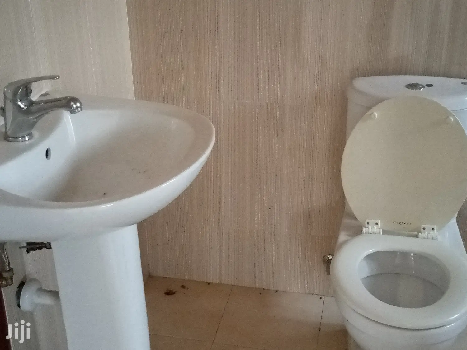 4bdrm Duplex in Tema Metropolitan for rent