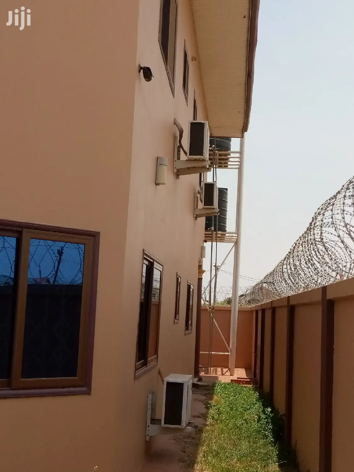 4bdrm Duplex in Tema Metropolitan for rent