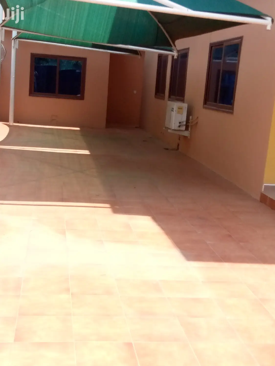 4bdrm Duplex in Tema Metropolitan for rent
