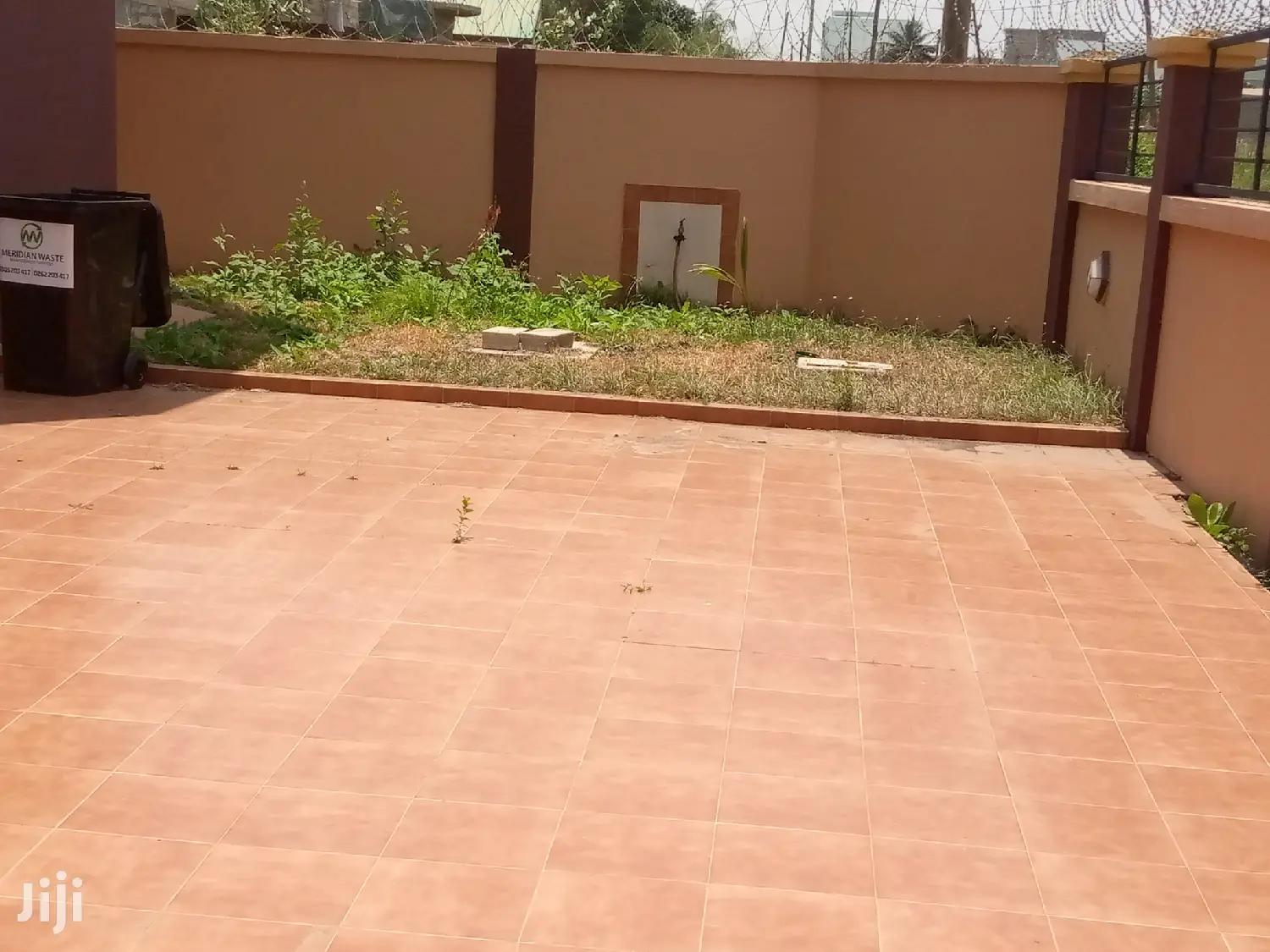 4bdrm Duplex in Tema Metropolitan for rent
