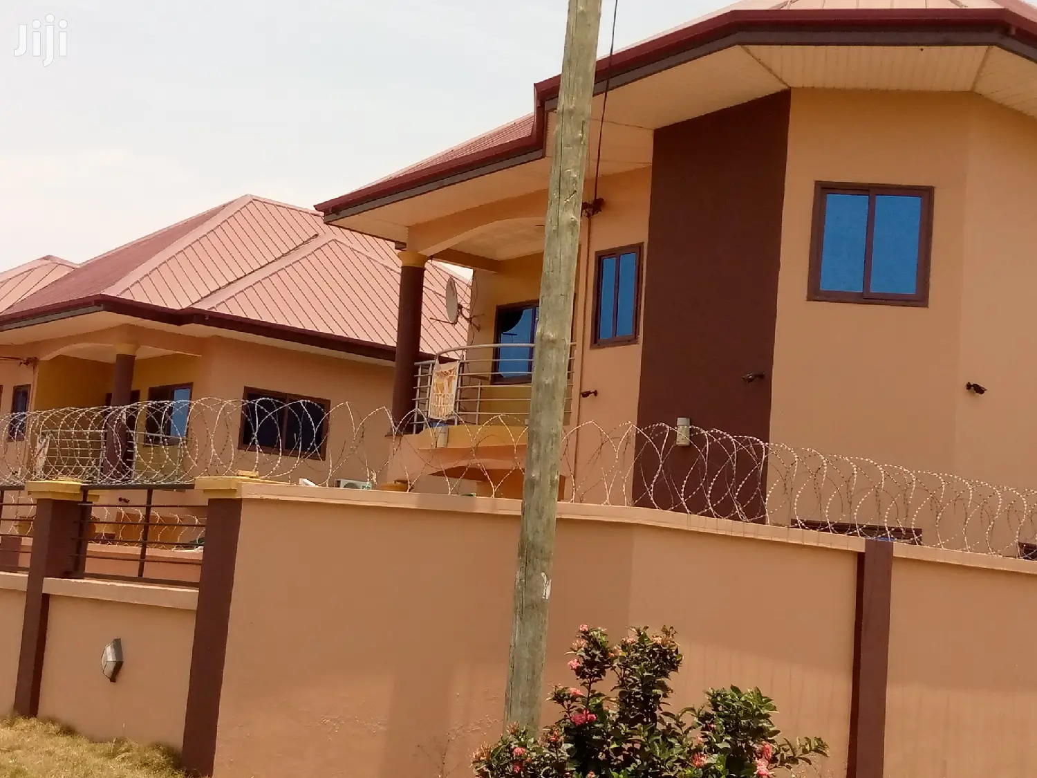 4bdrm Duplex in Tema Metropolitan for rent