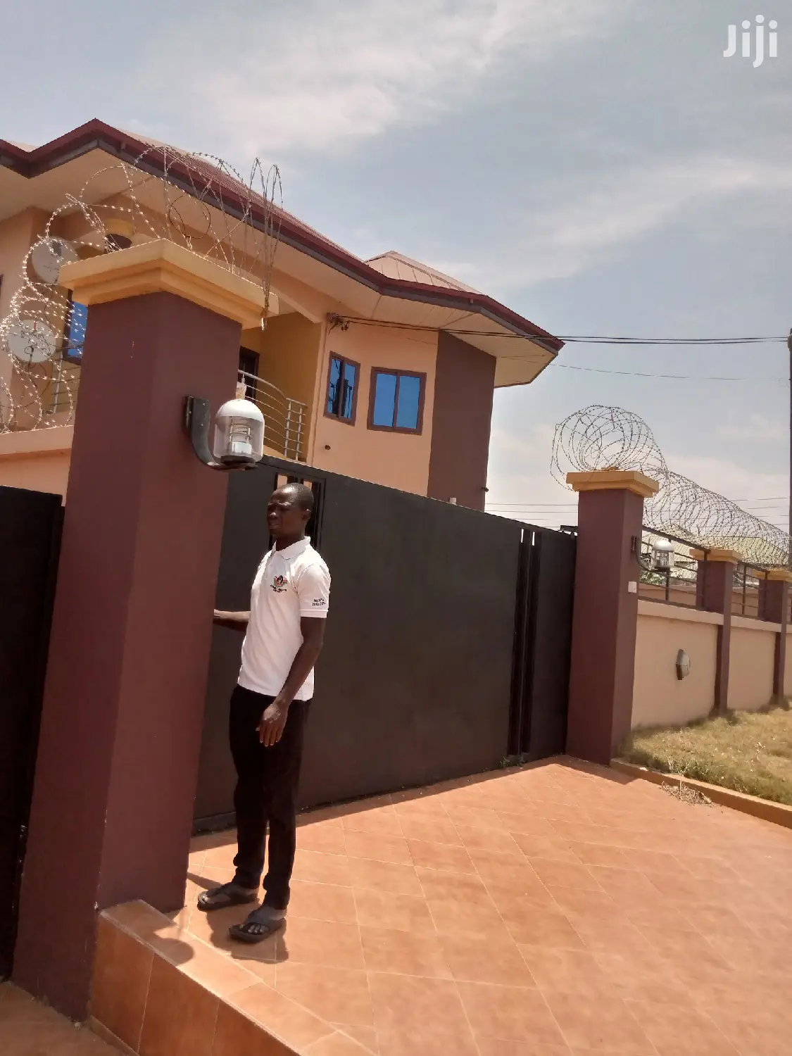 4bdrm Duplex in Tema Metropolitan for rent