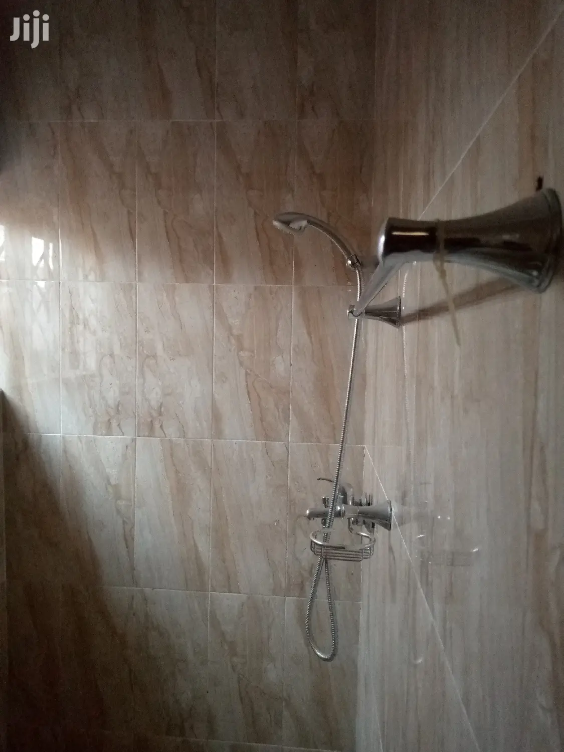4bdrm Duplex in Tema Metropolitan for rent