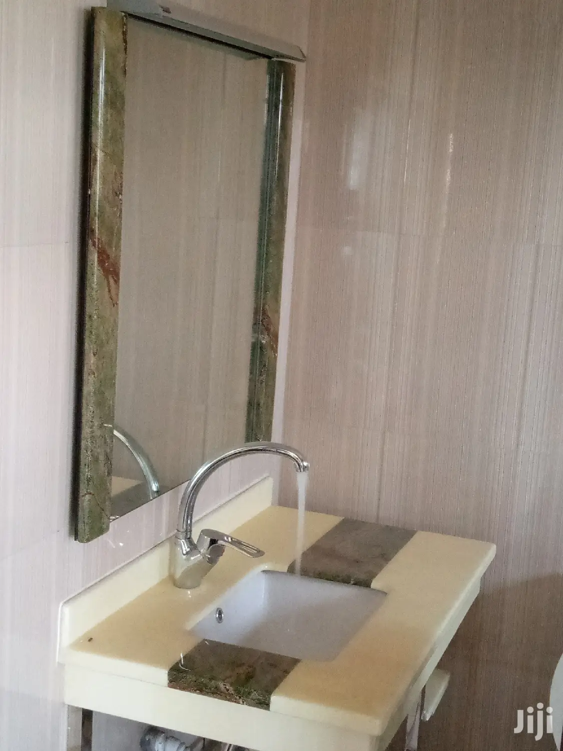 4bdrm Duplex in Tema Metropolitan for rent
