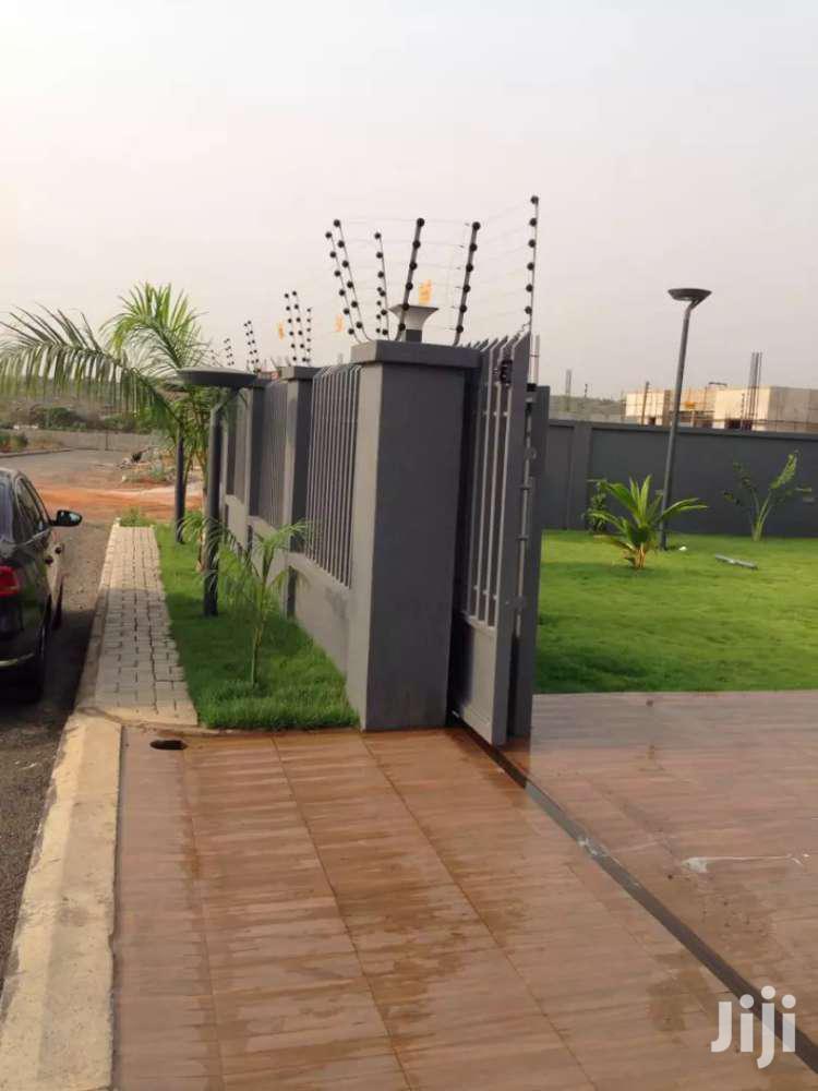 Electric Fence With Power and Alarm