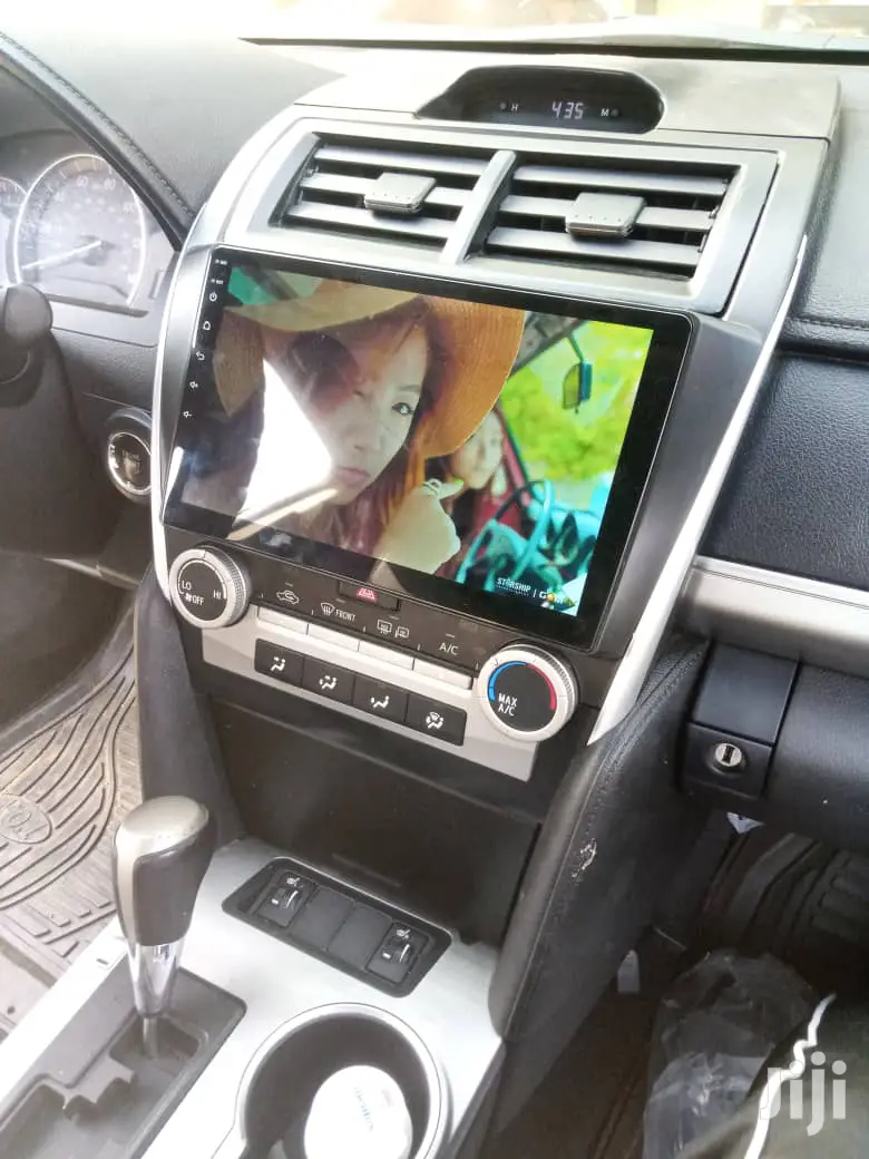 Toyota Camry Spider Apple Car Play Available