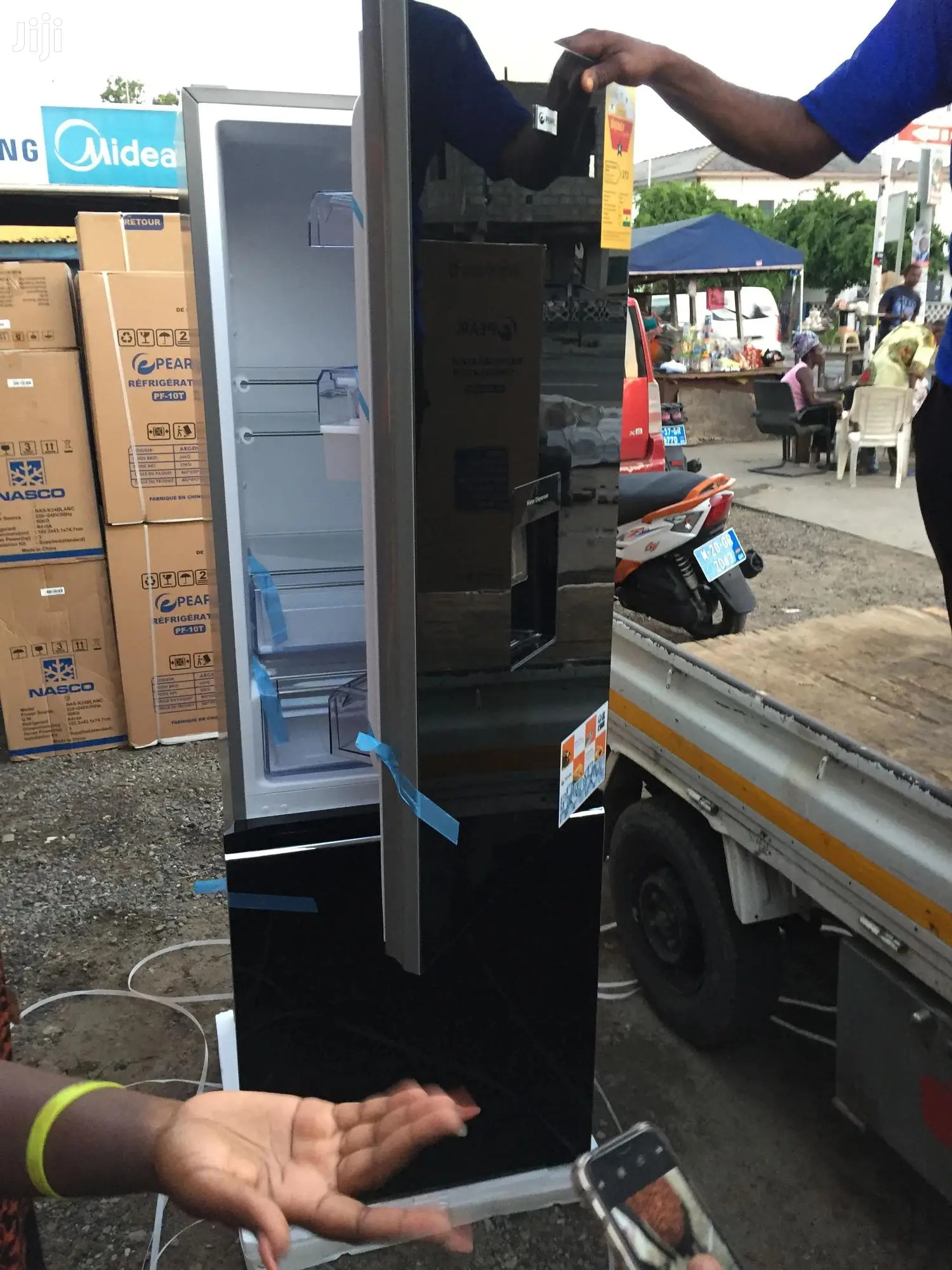 Stunning Black Pearl 309L Double Door Fridge+ Down Freezer