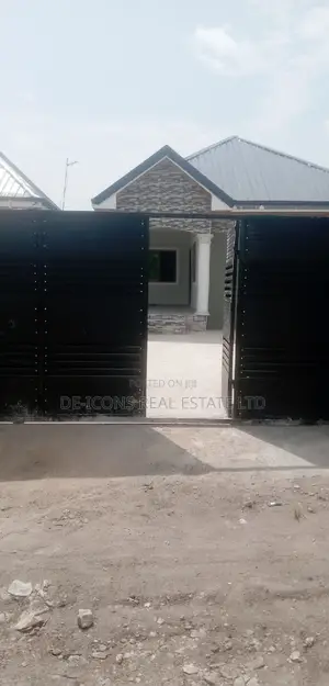 3bdrm House in De-Icons Real Estate, Awutu Senya East Municipal