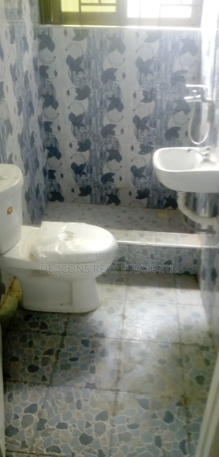 3bdrm House in De-Icons Real Estate, Awutu Senya East Municipal