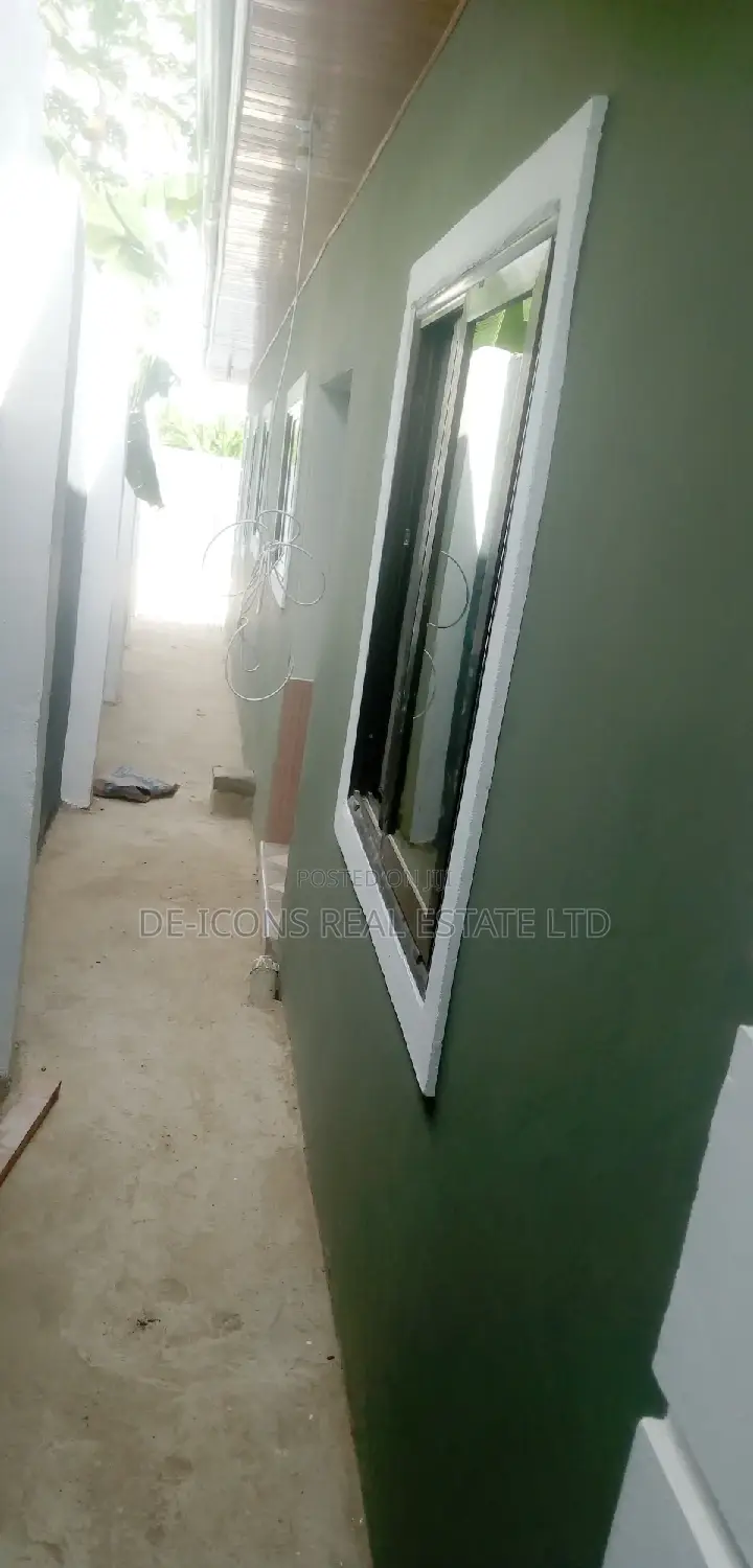 3bdrm House in De-Icons Real Estate, Awutu Senya East Municipal
