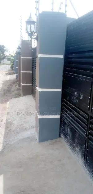 3bdrm House in De-Icons Real Estate, Awutu Senya East Municipal