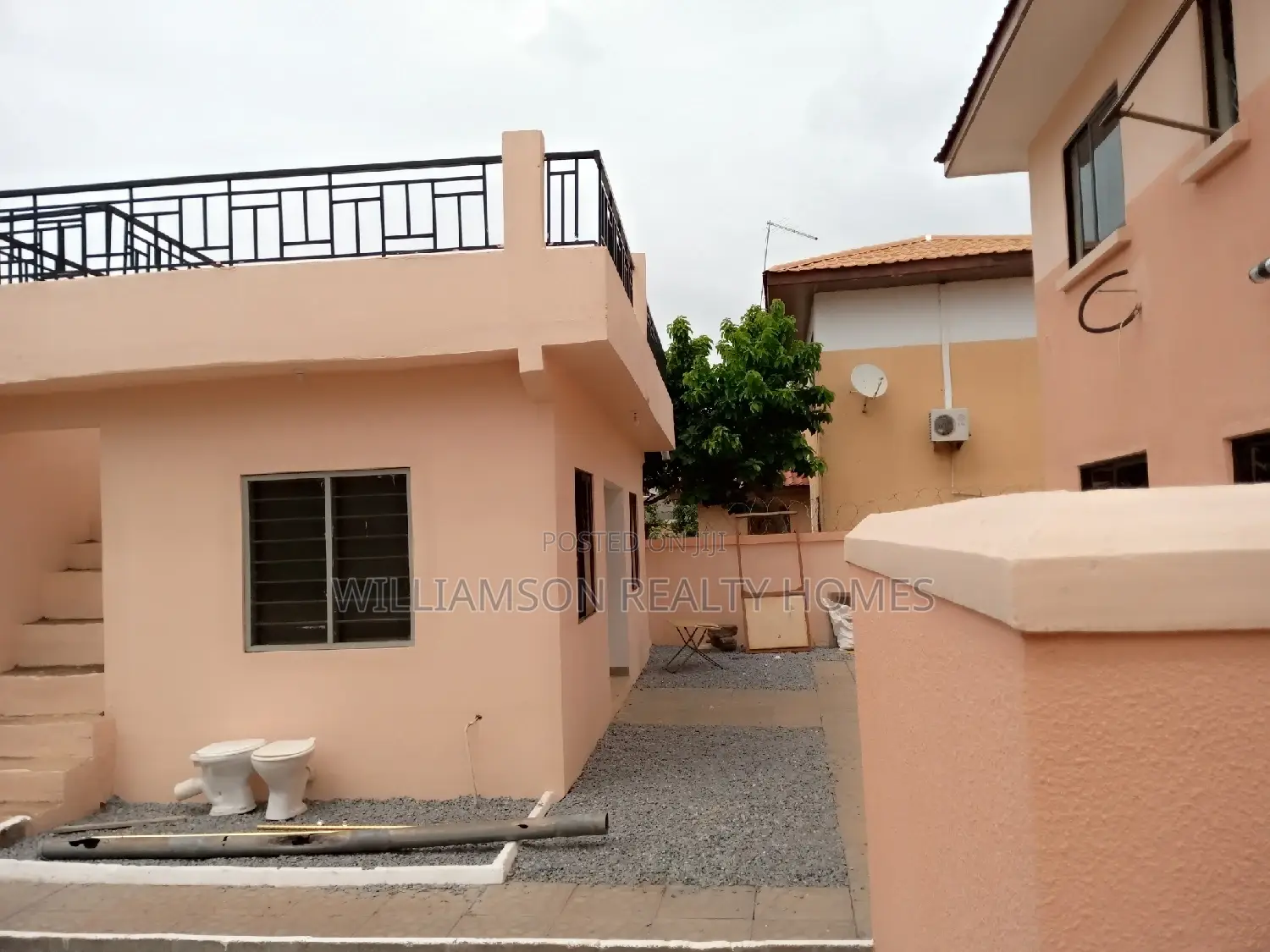 5bdrm House in Hfc Estate, Spintex for rent