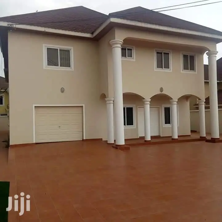 Nice 4 Bedrooms Story Building For Sale Around Trasacco