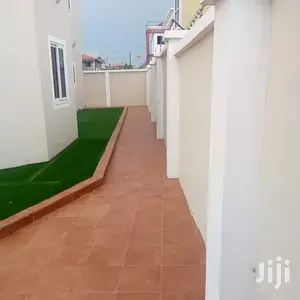 Nice 4 Bedrooms Story Building For Sale Around Trasacco