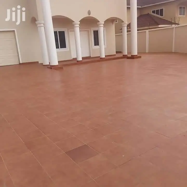 Nice 4 Bedrooms Story Building For Sale Around Trasacco