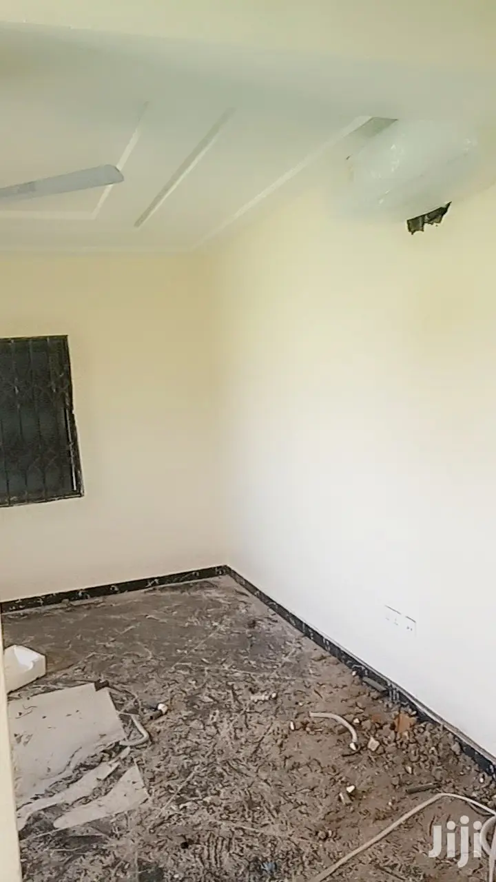 Mini Flat in Awoshie for rent