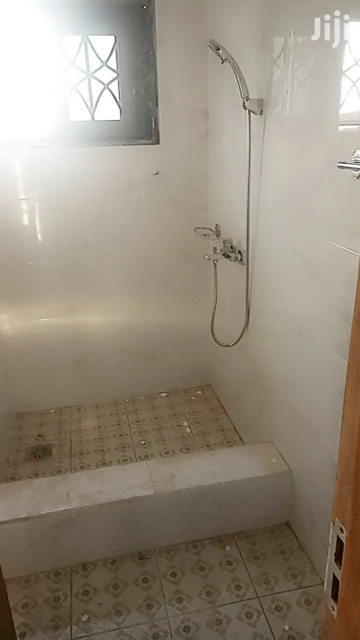 Mini Flat in Awoshie for rent