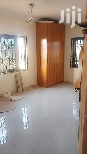 Mini Flat in Awoshie for rent