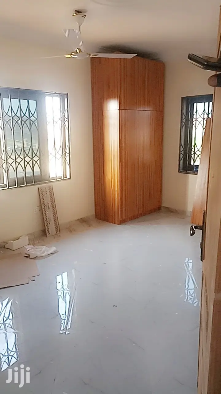 Mini Flat in Awoshie for rent