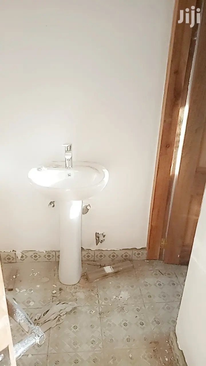 Mini Flat in Awoshie for rent