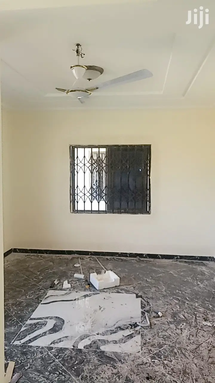 Mini Flat in Awoshie for rent