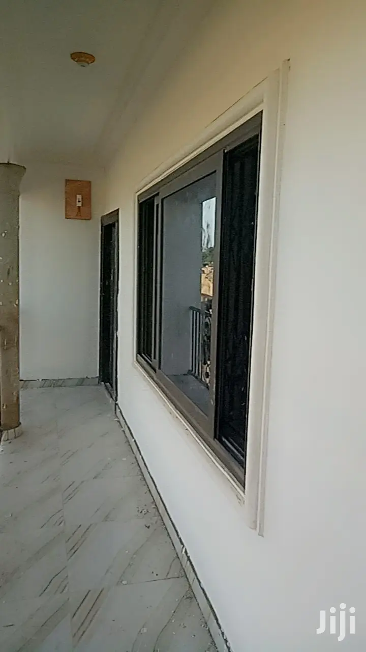 Mini Flat in Awoshie for rent