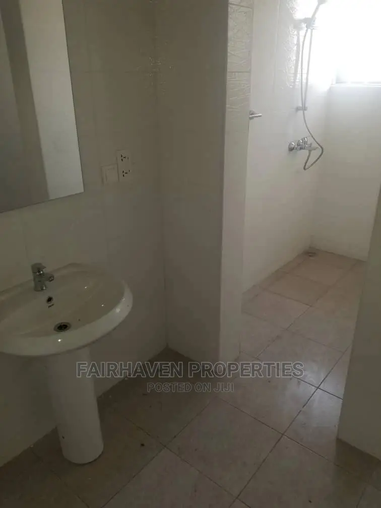 1bdrm Block of Flats in Airport Residential Area for rent