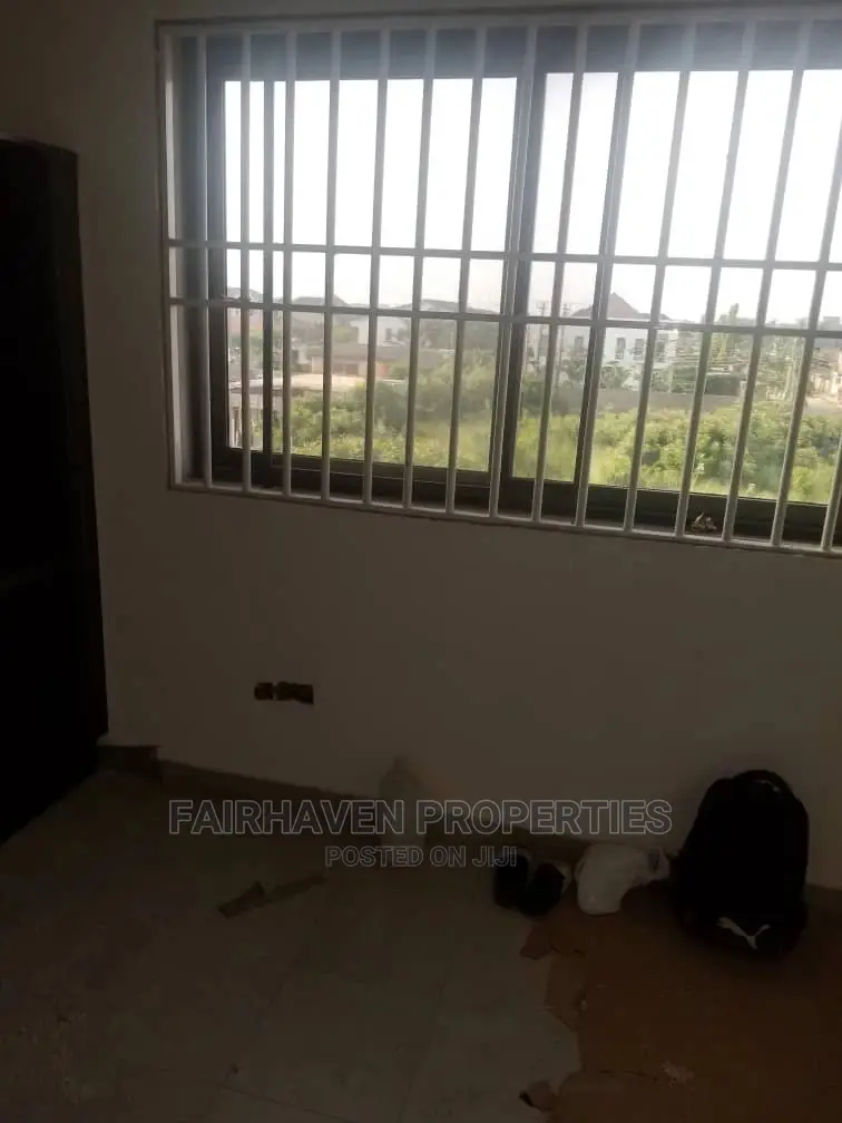1bdrm Block of Flats in Airport Residential Area for rent