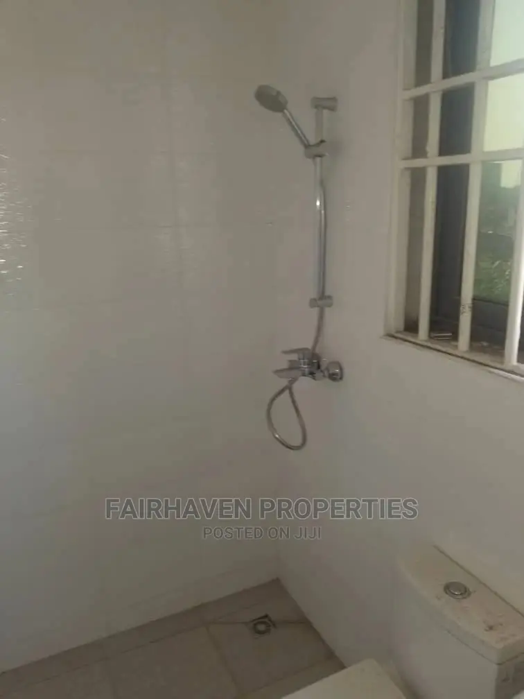 1bdrm Block of Flats in Airport Residential Area for rent