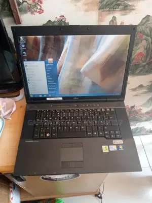 New Laptop Fujitsu Amilo Pa3553 4GB Intel Core 2 Duo HDD 320GB