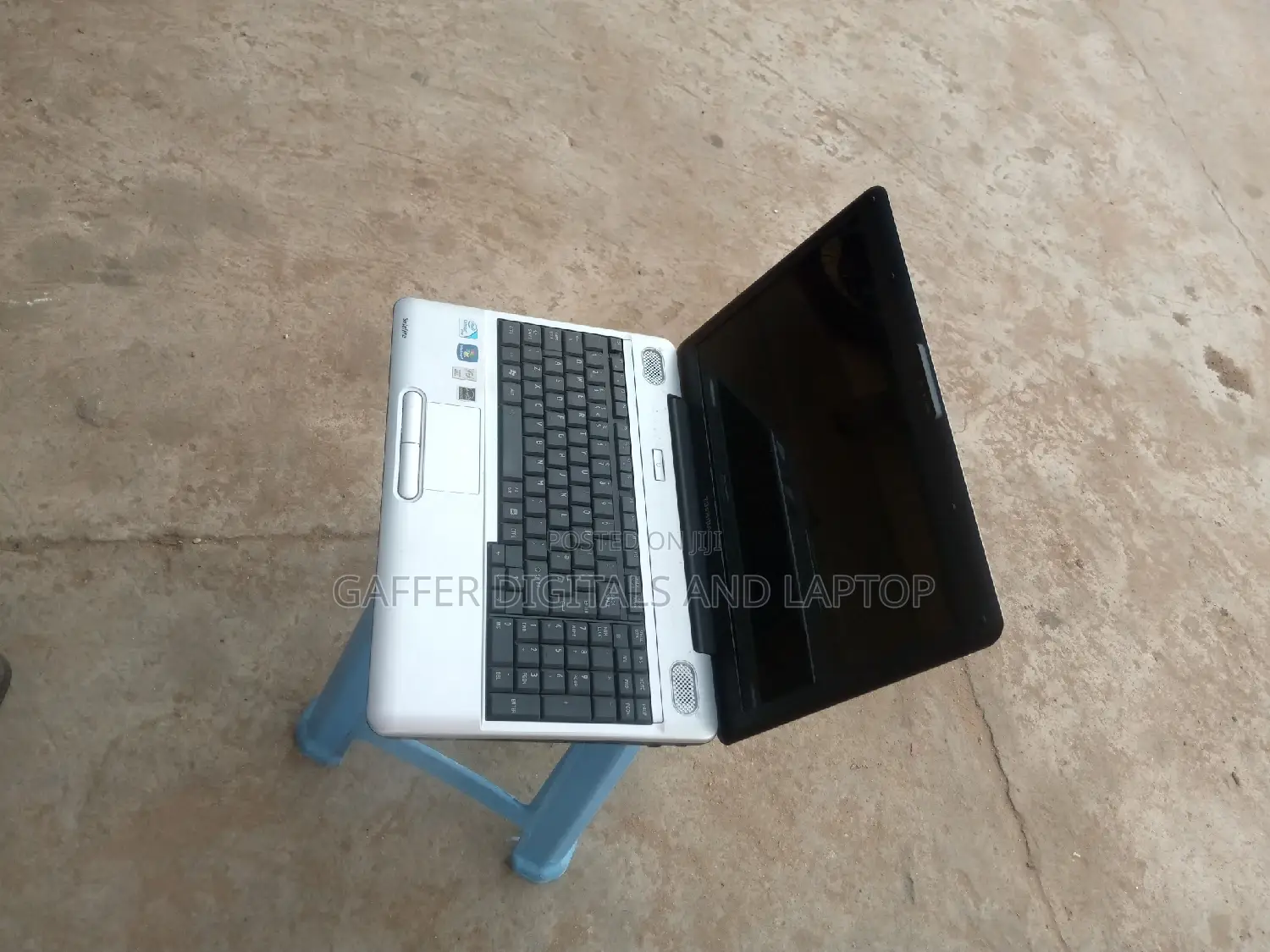 New Laptop Toshiba Satellite C665 4GB Intel Core 2 Duo HDD 320GB