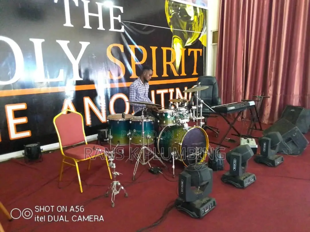 Professional DJ,Live Band And Sound Engineer
