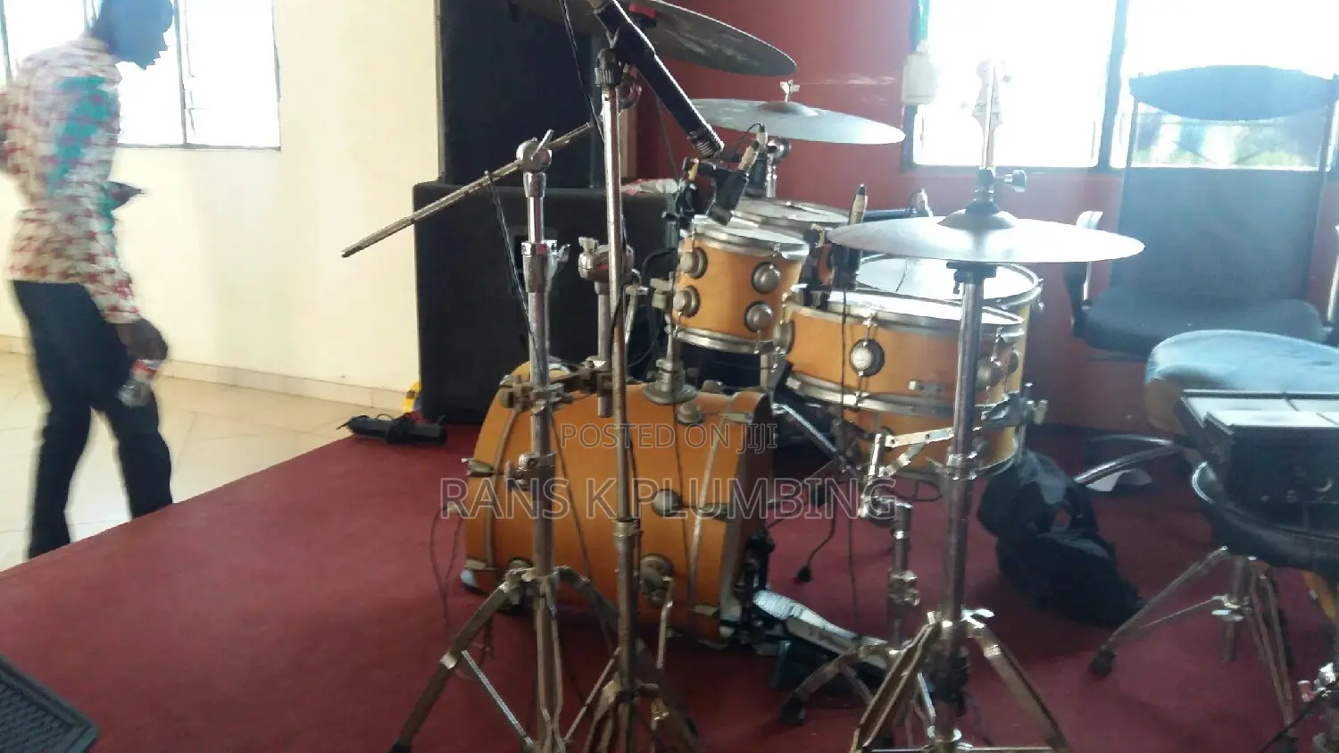 Professional DJ,Live Band And Sound Engineer