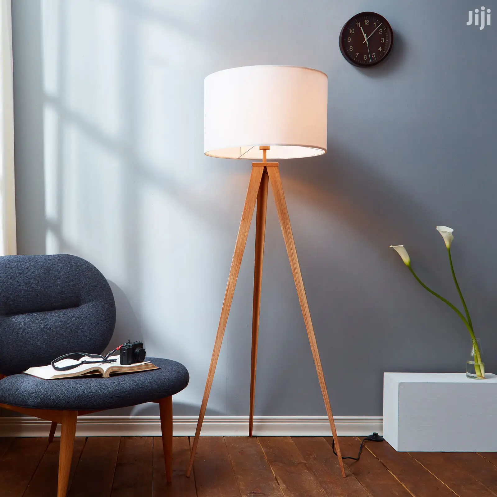 Floor Lamp (TRIPOD)