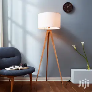 Floor Lamp (TRIPOD)