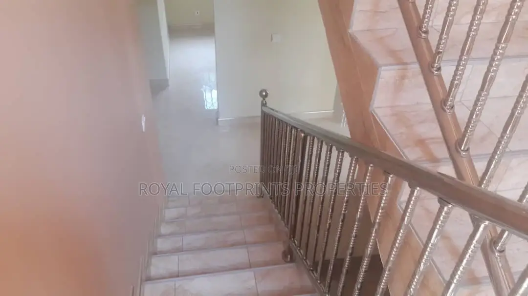 5bdrm House in Agbogba for sale
