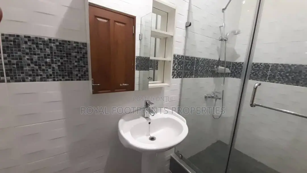 5bdrm House in Agbogba for sale