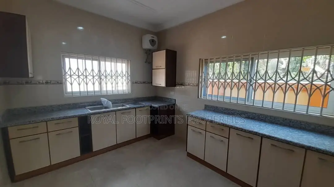 5bdrm House in Agbogba for sale