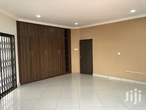 5 Bedrooms House With 1 Bedroom Boys Quarter