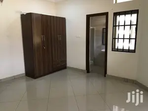 5 Bedrooms House With 1 Bedroom Boys Quarter