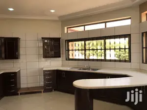 5 Bedrooms House With 1 Bedroom Boys Quarter
