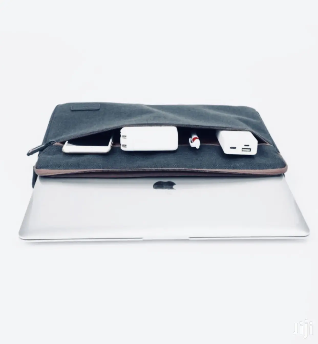 Promate Portfolio Lightweight Sleeve Water Protective Fabric