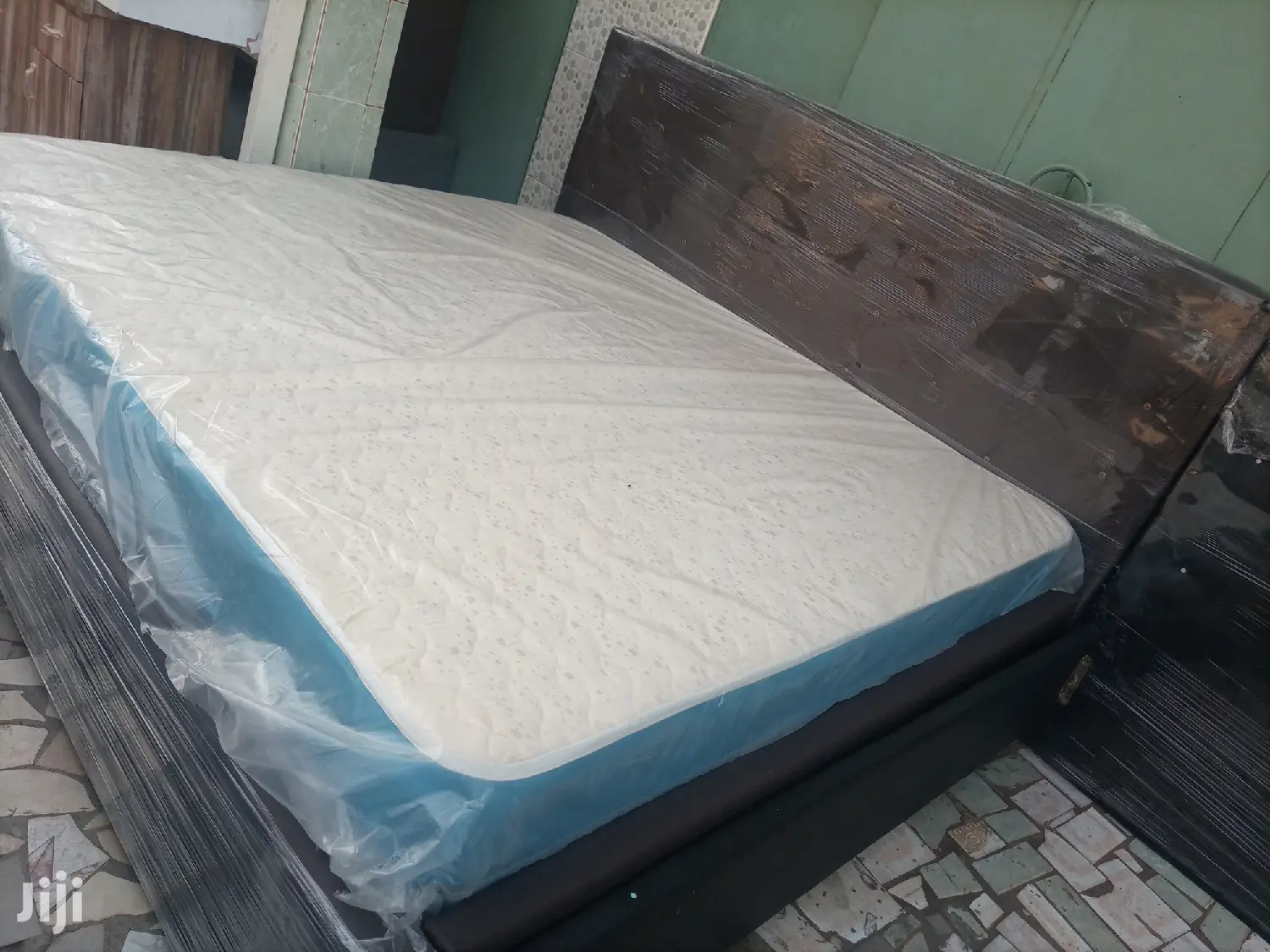 Classic Kingsize Bed With Matress